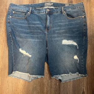 TORRID Bermuda Boyfriend Vintage Stretch Mid-Rise Short Plus Size 24